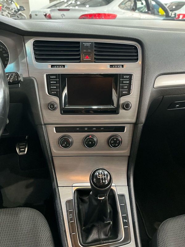 Volkswagen Golf Comfortline Tsi 1.4 Mi 16v Mec. 2014/2015 SIM AUTOMÓVEIS ROLANTE / Carros no Vale