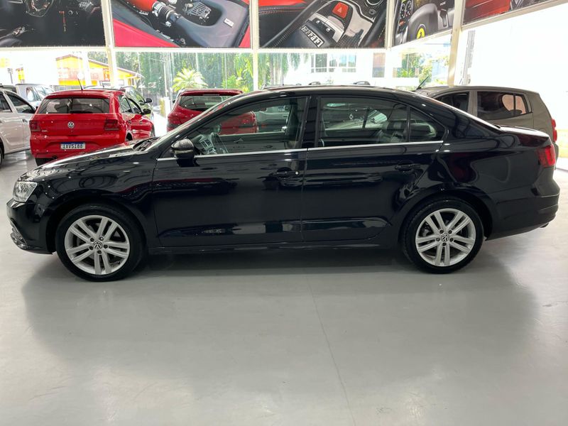 Volkswagen Jetta Highline Tsi 2.0 211cv 2015/2016 SIM AUTOMÓVEIS ROLANTE / Carros no Vale