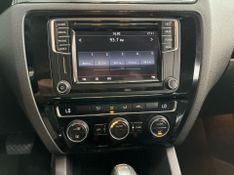 Volkswagen Jetta Highline Tsi 2.0 211cv 2015/2016 SIM AUTOMÓVEIS ROLANTE / Carros no Vale