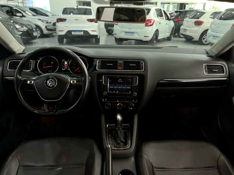 Volkswagen Jetta Highline Tsi 2.0 211cv 2015/2016 SIM AUTOMÓVEIS ROLANTE / Carros no Vale