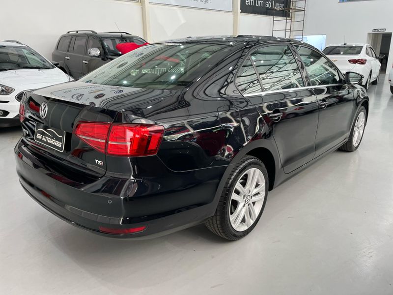 Volkswagen Jetta Highline Tsi 2.0 211cv 2015/2016 SIM AUTOMÓVEIS ROLANTE / Carros no Vale