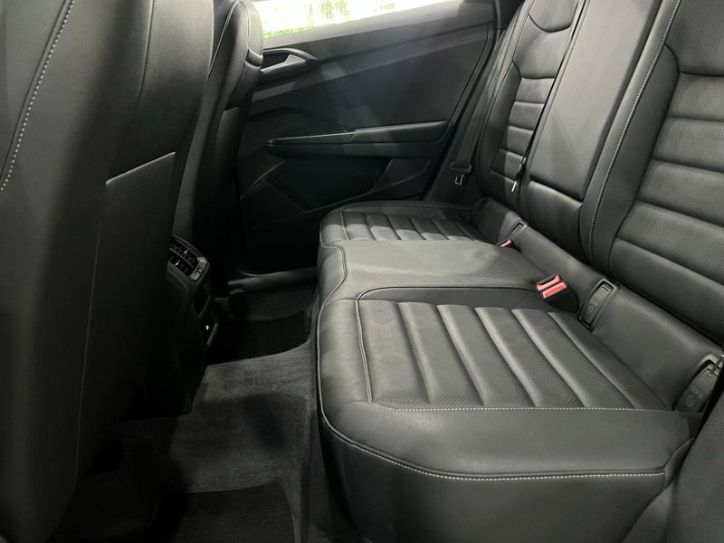 Volkswagen Taos 1.4 250 Tsi Highline 2022/2022 SIM AUTOMÓVEIS ROLANTE / Carros no Vale