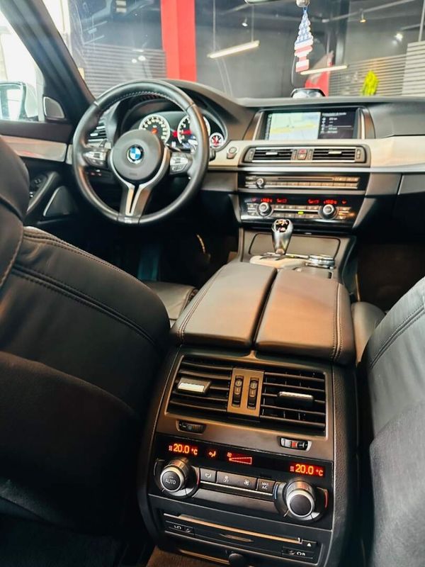 BMW M5 4.4 V8 32V GASOLINA 4P AUTOMÁTICO 2013/2014 CASTELLAN E TOMAZONI MOTORS CAXIAS DO SUL / Carros no Vale