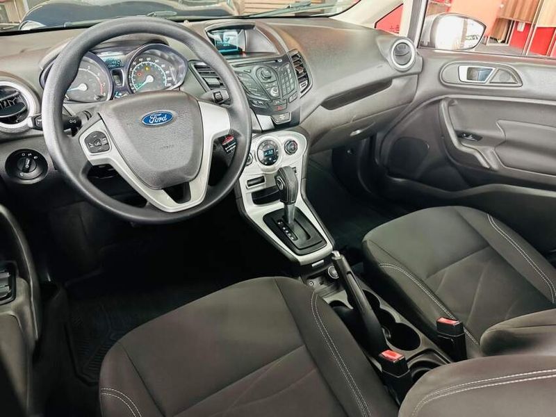 Ford FIESTA 1.6 SE SEDAN 16V FLEX 4P POWERSHIFT 2014/2014 CASTELLAN E TOMAZONI MOTORS CAXIAS DO SUL / Carros no Vale