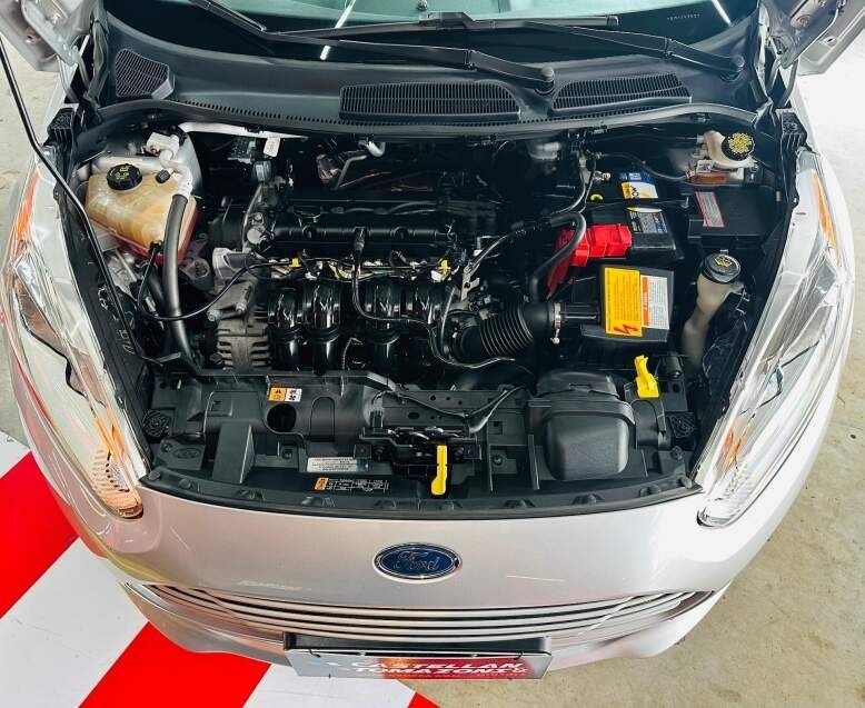 Ford FIESTA 1.6 SE SEDAN 16V FLEX 4P POWERSHIFT 2014/2014 CASTELLAN E TOMAZONI MOTORS CAXIAS DO SUL / Carros no Vale