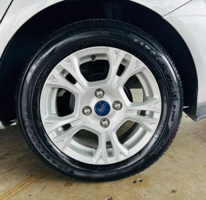Ford FIESTA 1.6 SE SEDAN 16V FLEX 4P POWERSHIFT 2014/2014 CASTELLAN E TOMAZONI MOTORS CAXIAS DO SUL / Carros no Vale