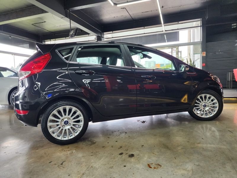 Ford FIESTA 1.6 TITANIUM HATCH 16V FLEX 4P POWERSHIFT 2017/2017 CASTELLAN E TOMAZONI MOTORS CAXIAS DO SUL / Carros no Vale