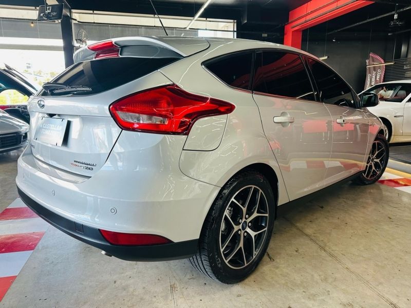 Ford FOCUS 2.0 TITANIUM FASTBACK 16V FLEX 4P POWERSHIFT 2015/2016 CASTELLAN E TOMAZONI MOTORS CAXIAS DO SUL / Carros no Vale