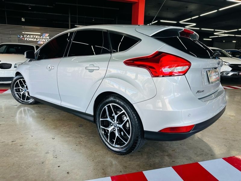 Ford FOCUS 2.0 TITANIUM FASTBACK 16V FLEX 4P POWERSHIFT 2015/2016 CASTELLAN E TOMAZONI MOTORS CAXIAS DO SUL / Carros no Vale