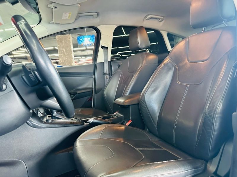 Ford FOCUS 2.0 TITANIUM FASTBACK 16V FLEX 4P POWERSHIFT 2015/2016 CASTELLAN E TOMAZONI MOTORS CAXIAS DO SUL / Carros no Vale