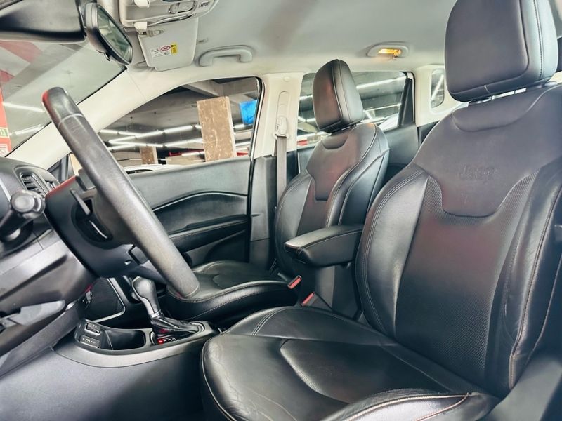 JEEP COMPASS 2.0 16V FLEX LONGITUDE AUTOMÁTICO 2018/2018 CASTELLAN E TOMAZONI MOTORS CAXIAS DO SUL / Carros no Vale
