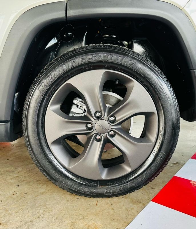 JEEP COMPASS 2.0 16V FLEX LONGITUDE AUTOMÁTICO 2018/2018 CASTELLAN E TOMAZONI MOTORS CAXIAS DO SUL / Carros no Vale