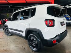 JEEP RENEGADE 1.8 16V FLEX 4P AUTOMÁTICO 2016/2016 CASTELLAN E TOMAZONI MOTORS CAXIAS DO SUL / Carros no Vale