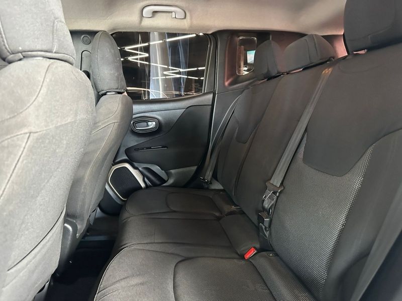 JEEP RENEGADE 1.8 16V FLEX 4P AUTOMÁTICO 2016/2016 CASTELLAN E TOMAZONI MOTORS CAXIAS DO SUL / Carros no Vale