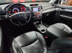 KIA SORENTO 2.4 S.263 4X2 16V GASOLINA 4P AUTOMÁTICO 2013/2014 CASTELLAN E TOMAZONI MOTORS CAXIAS DO SUL / Carros no Vale