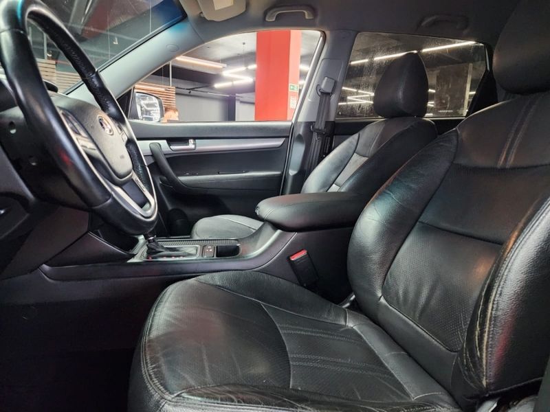 KIA SORENTO 2.4 S.263 4X2 16V GASOLINA 4P AUTOMÁTICO 2013/2014 CASTELLAN E TOMAZONI MOTORS CAXIAS DO SUL / Carros no Vale