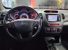 KIA SORENTO 2.4 S.263 4X2 16V GASOLINA 4P AUTOMÁTICO 2013/2014 CASTELLAN E TOMAZONI MOTORS CAXIAS DO SUL / Carros no Vale