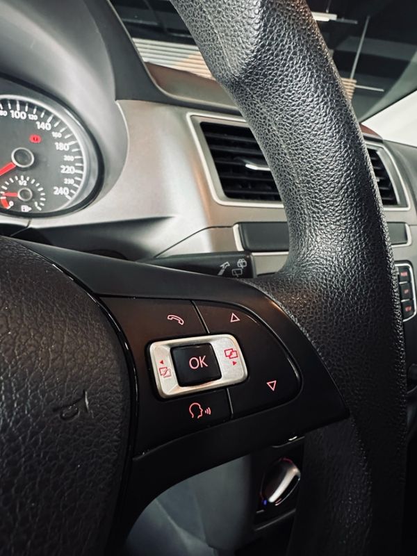 Volkswagen FOX 1.6 MSI TOTAL FLEX CONNECT 4P MANUAL 2019/2020 CASTELLAN E TOMAZONI MOTORS CAXIAS DO SUL / Carros no Vale