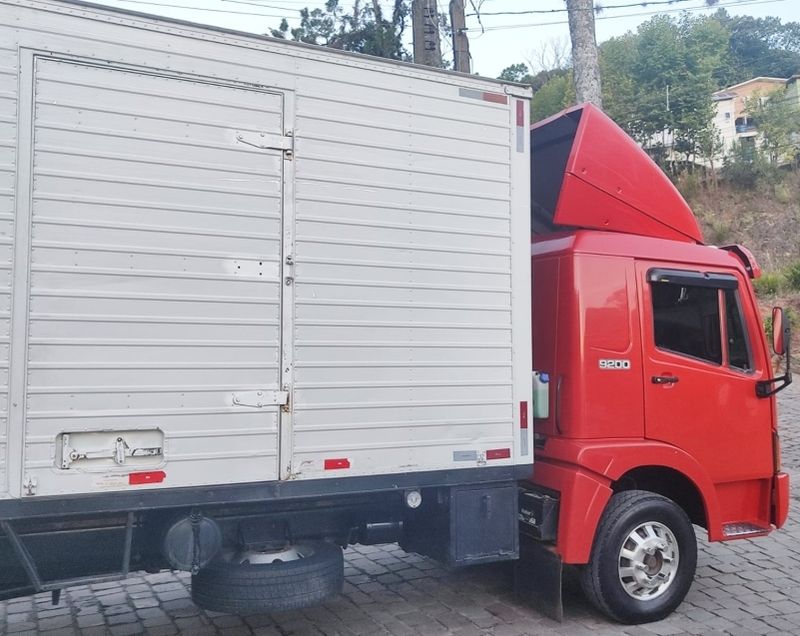 Agrale 9200 Turbo Baú 2008/2008 CAMINHÕES & CAMIONETAS PASSO FUNDO / Carros no Vale