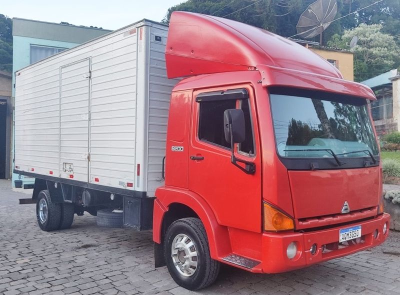 Agrale 9200 Turbo Baú 2008/2008 CAMINHÕES & CAMIONETAS PASSO FUNDO / Carros no Vale