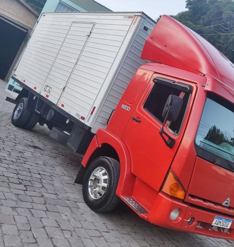 Agrale 9200 Turbo Baú 2008/2008 CAMINHÕES & CAMIONETAS PASSO FUNDO / Carros no Vale