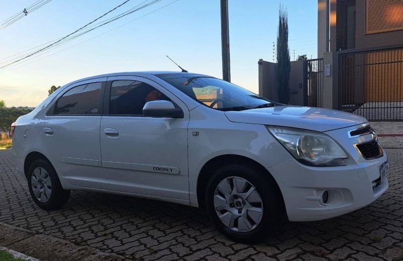 Chevrolet COBALT 1.4 SFI LT 8V FLEX 4P MANUAL 2012/2013 CAMINHÕES & CAMIONETAS PASSO FUNDO / Carros no Vale