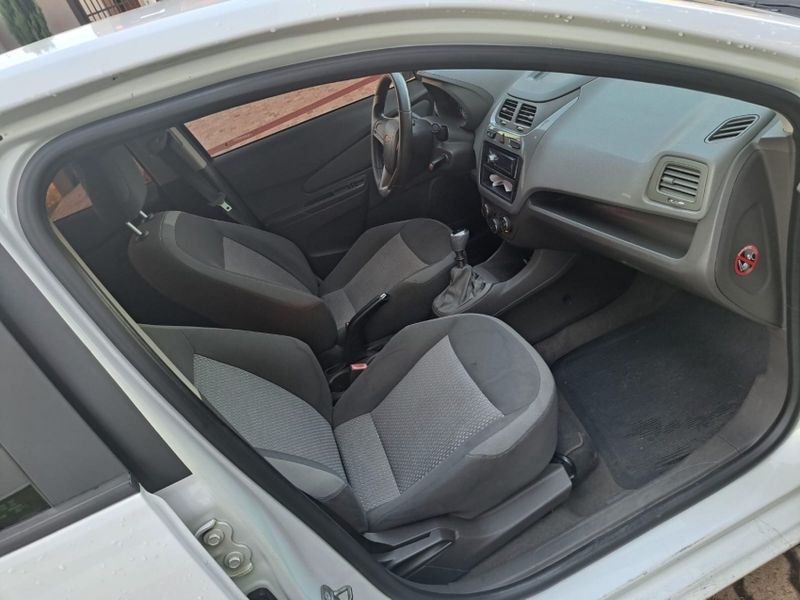 Chevrolet COBALT 1.4 SFI LT 8V FLEX 4P MANUAL 2012/2013 CAMINHÕES & CAMIONETAS PASSO FUNDO / Carros no Vale