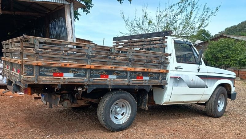 Chevrolet D20 4.0 CUSTOM DE LUXE CS 8V DIESEL 2P MANUAL 1987/1987 CAMINHÕES & CAMIONETAS PASSO FUNDO / Carros no Vale