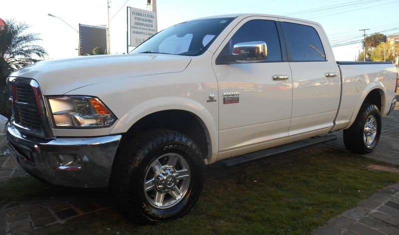 Dodge RAM 6.7 2500 LARAMIE 4X4 CD I6 TURBO DIESEL 4P AUTOMÁTICO 2012/2012 CAMINHÕES & CAMIONETAS PASSO FUNDO / Carros no Vale