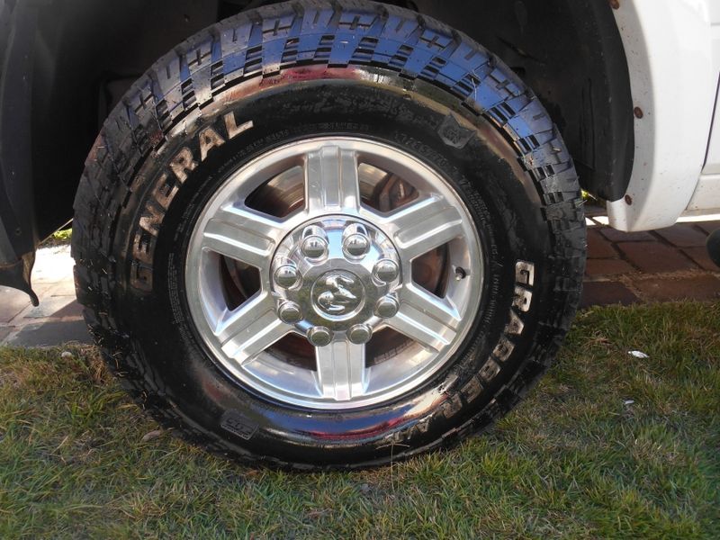 Dodge RAM 6.7 2500 LARAMIE 4X4 CD I6 TURBO DIESEL 4P AUTOMÁTICO 2012/2012 CAMINHÕES & CAMIONETAS PASSO FUNDO / Carros no Vale