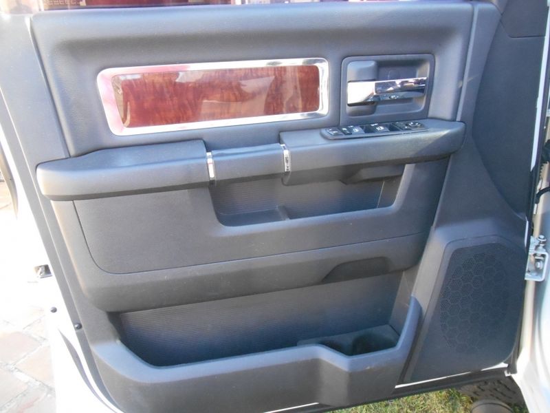 Dodge RAM 6.7 2500 LARAMIE 4X4 CD I6 TURBO DIESEL 4P AUTOMÁTICO 2012/2012 CAMINHÕES & CAMIONETAS PASSO FUNDO / Carros no Vale