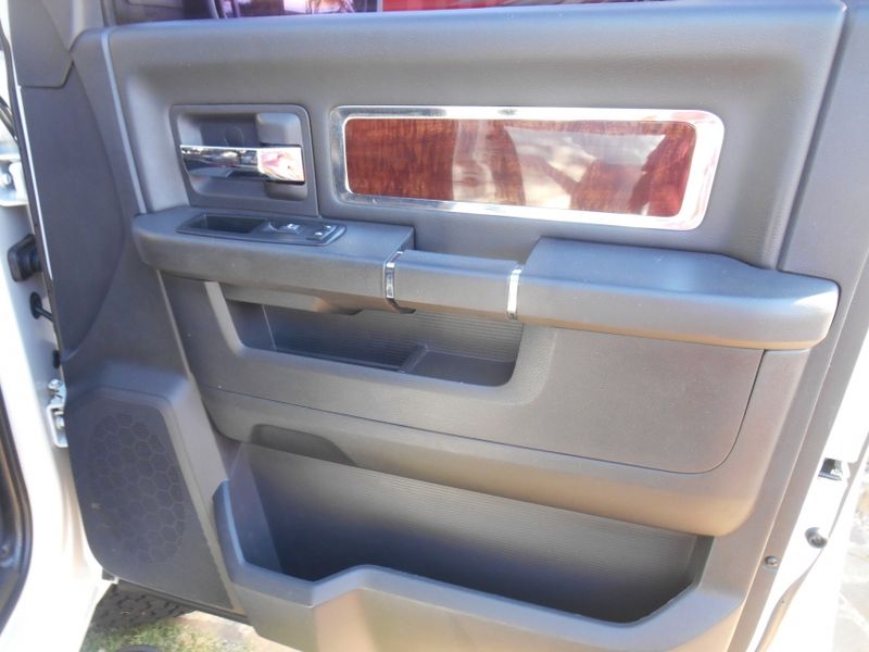 Dodge RAM 6.7 2500 LARAMIE 4X4 CD I6 TURBO DIESEL 4P AUTOMÁTICO 2012/2012 CAMINHÕES & CAMIONETAS PASSO FUNDO / Carros no Vale