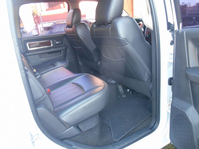Dodge RAM 6.7 2500 LARAMIE 4X4 CD I6 TURBO DIESEL 4P AUTOMÁTICO 2012/2012 CAMINHÕES & CAMIONETAS PASSO FUNDO / Carros no Vale