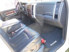 Dodge RAM 6.7 2500 LARAMIE 4X4 CD I6 TURBO DIESEL 4P AUTOMÁTICO 2012/2012 CAMINHÕES & CAMIONETAS PASSO FUNDO / Carros no Vale