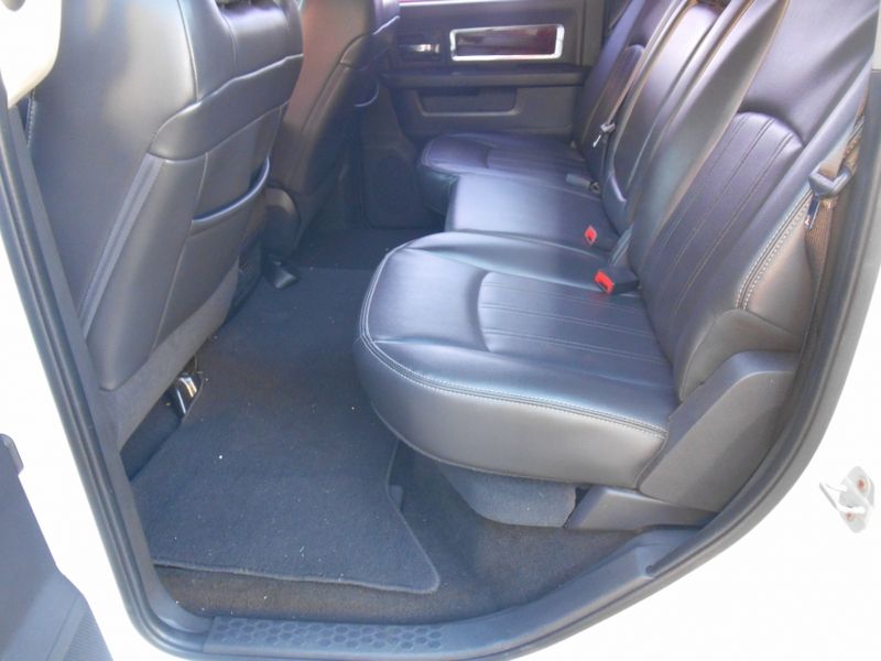 Dodge RAM 6.7 2500 LARAMIE 4X4 CD I6 TURBO DIESEL 4P AUTOMÁTICO 2012/2012 CAMINHÕES & CAMIONETAS PASSO FUNDO / Carros no Vale