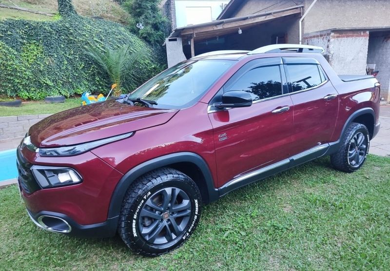 Fiat TORO 2.0 16V TURBO DIESEL VOLCANO 4WD AT9 2016/2017 CAMINHÕES & CAMIONETAS PASSO FUNDO / Carros no Vale