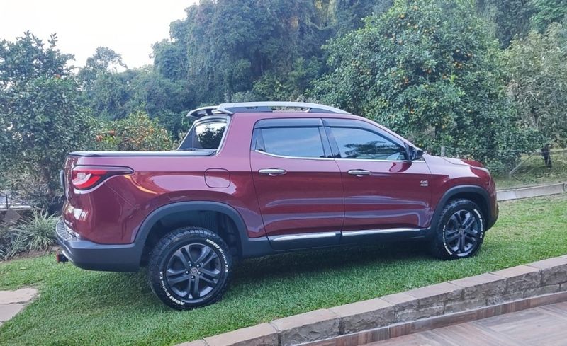 Fiat TORO 2.0 16V TURBO DIESEL VOLCANO 4WD AT9 2016/2017 CAMINHÕES & CAMIONETAS PASSO FUNDO / Carros no Vale