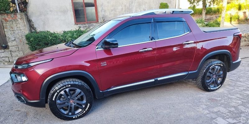 Fiat TORO 2.0 16V TURBO DIESEL VOLCANO 4WD AT9 2016/2017 CAMINHÕES & CAMIONETAS PASSO FUNDO / Carros no Vale