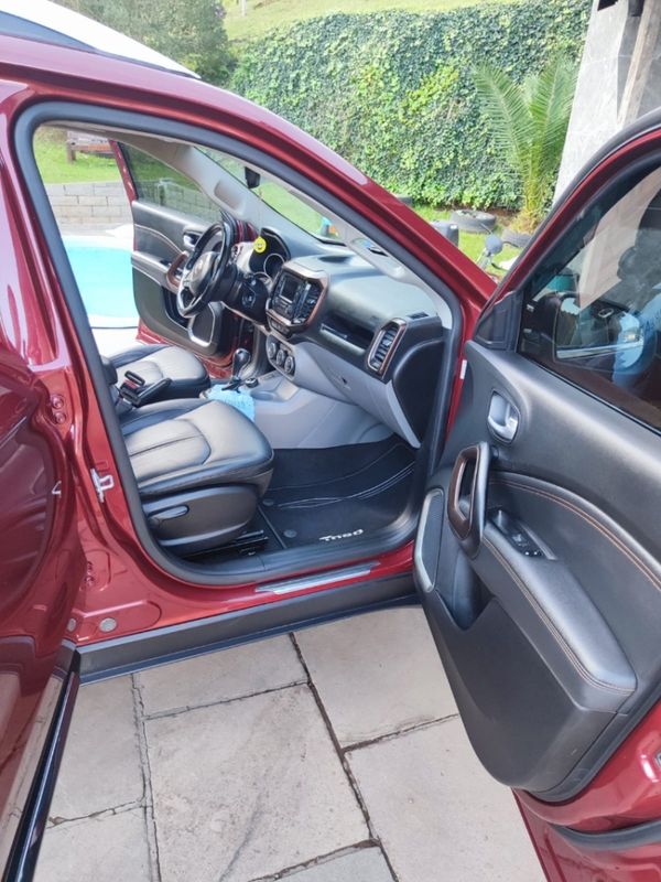 Fiat TORO 2.0 16V TURBO DIESEL VOLCANO 4WD AT9 2016/2017 CAMINHÕES & CAMIONETAS PASSO FUNDO / Carros no Vale