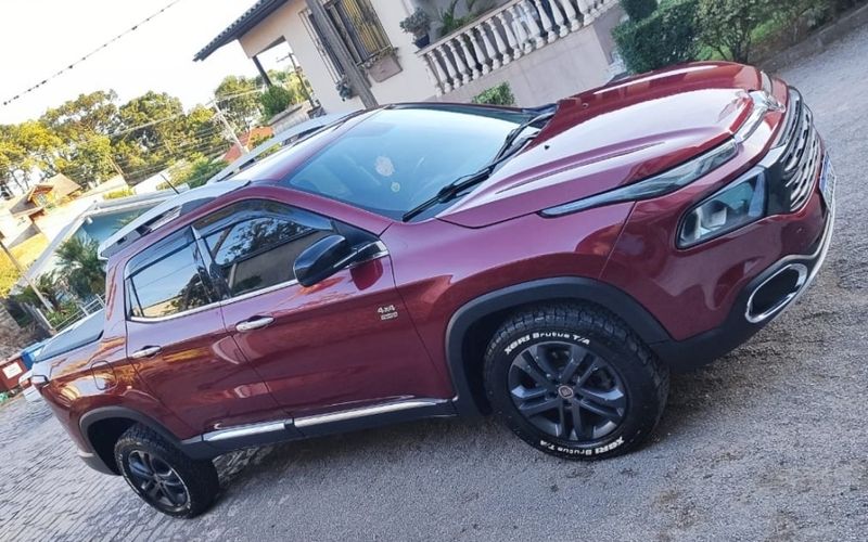 Fiat TORO 2.0 16V TURBO DIESEL VOLCANO 4WD AT9 2016/2017 CAMINHÕES & CAMIONETAS PASSO FUNDO / Carros no Vale