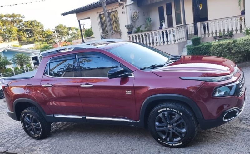 Fiat TORO 2.0 16V TURBO DIESEL VOLCANO 4WD AT9 2016/2017 CAMINHÕES & CAMIONETAS PASSO FUNDO / Carros no Vale