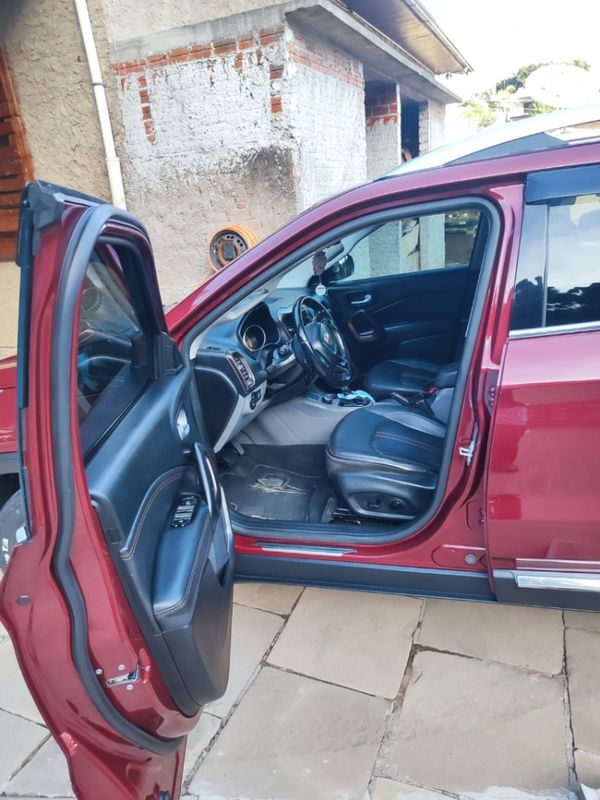 Fiat TORO 2.0 16V TURBO DIESEL VOLCANO 4WD AT9 2016/2017 CAMINHÕES & CAMIONETAS PASSO FUNDO / Carros no Vale