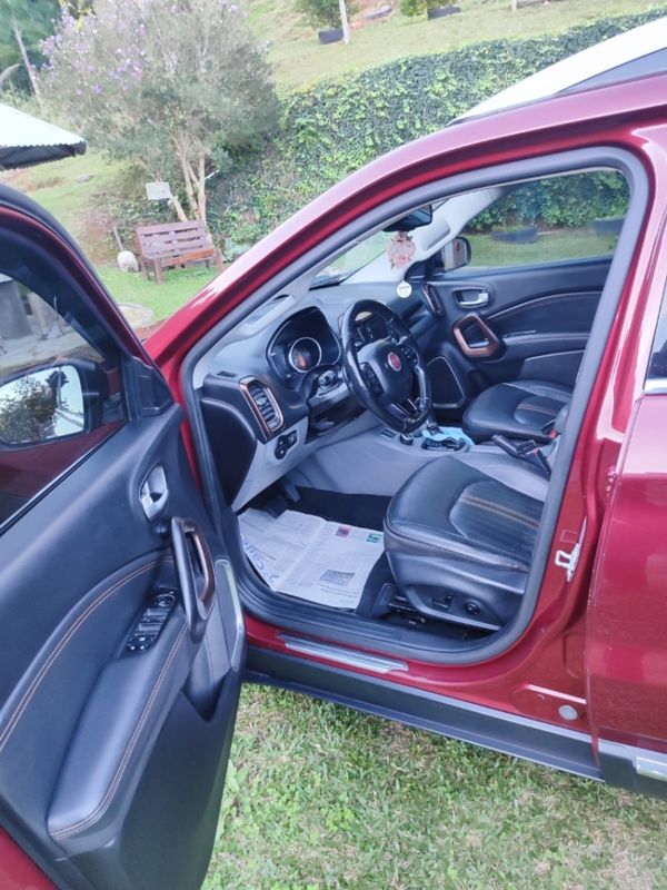 Fiat TORO 2.0 16V TURBO DIESEL VOLCANO 4WD AT9 2016/2017 CAMINHÕES & CAMIONETAS PASSO FUNDO / Carros no Vale