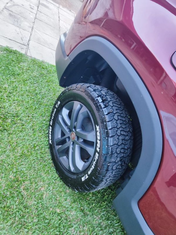 Fiat TORO 2.0 16V TURBO DIESEL VOLCANO 4WD AT9 2016/2017 CAMINHÕES & CAMIONETAS PASSO FUNDO / Carros no Vale