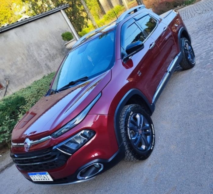 Fiat TORO 2.0 16V TURBO DIESEL VOLCANO 4WD AT9 2016/2017 CAMINHÕES & CAMIONETAS PASSO FUNDO / Carros no Vale