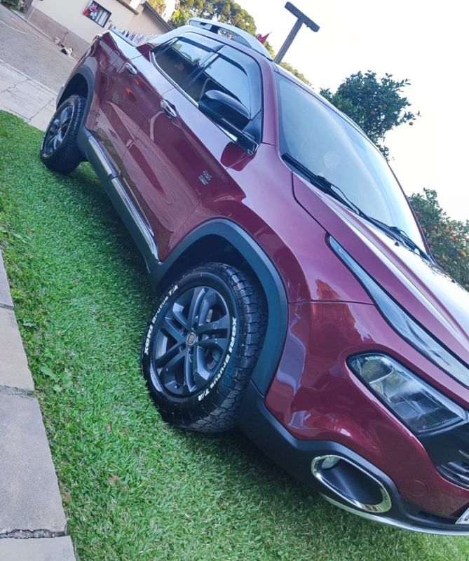 Fiat TORO 2.0 16V TURBO DIESEL VOLCANO 4WD AT9 2016/2017 CAMINHÕES & CAMIONETAS PASSO FUNDO / Carros no Vale
