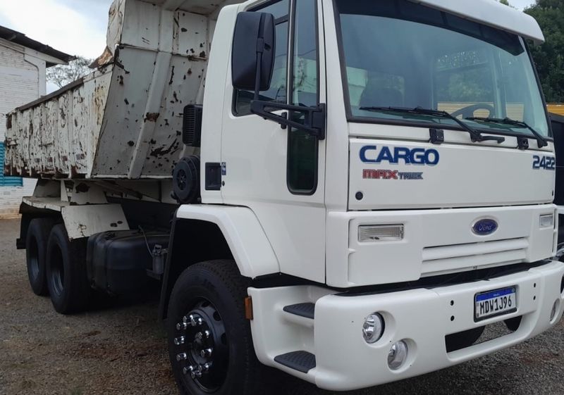 Ford Cargo 2422 CARGO 2422 E 3-Eixos Caçamba 2006/2006 CAMINHÕES & CAMIONETAS PASSO FUNDO / Carros no Vale