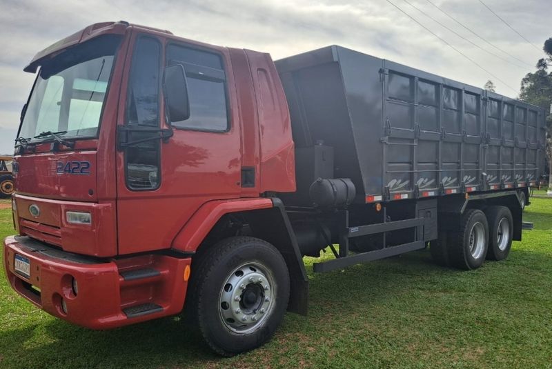 Ford Cargo 2422 E 3-Eixos Leito Caçamba 2004/2004 CAMINHÕES & CAMIONETAS PASSO FUNDO / Carros no Vale