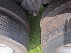 Ford Cargo 2422 E 3-Eixos Leito Caçamba 2004/2004 CAMINHÕES & CAMIONETAS PASSO FUNDO / Carros no Vale
