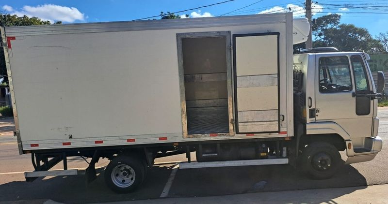 Ford Cargo 816 E Turbo Câmara Fria 2013/2013 CAMINHÕES & CAMIONETAS PASSO FUNDO / Carros no Vale